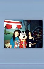 FOUND COLOR PHOTO P+8294 PRETTY WOMEN POSED WITH MICKEY MOUSE