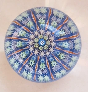 Pisapapeles Perthshire PP1 grande Millefiori 12 radios cinta torcida arte vidrio 3 pulgadas - Imagen 1 de 8