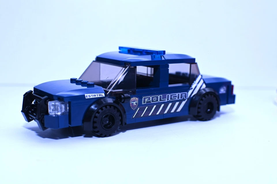 Coche Policía Puerto Rico Policia Corona Victoria Modelo Hecho con Ladrillos Foto 1 de 2