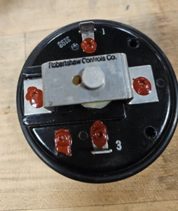 Robertshaw Controls Co. #1R235 - Picture 1 of 3