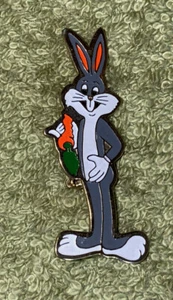Vintage Bugs Bunny hält eine Karotte Metall Anstecknadel - Bild 1 von 4