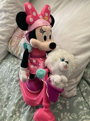 动画米妮老鼠唱歌和旋转滑板车。 Talks Rides Around,Lights Up — 第 1/3 张图片