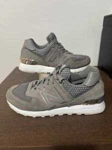 New Balance Sz 6.5 Women’s 574 Rose Gold Trim w/Silver Gray (WL574FSC) - Picture 1 of 6
