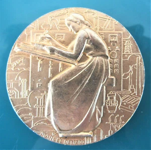 FRANCE-1961- FEMALE PHYSICIST -SUPERB  SILVER by RENARD - Picture 1 of 2