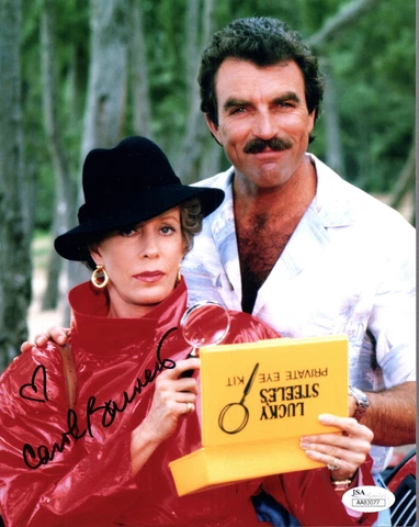 CAROL BURNETT HAND SIGNED 8x10 PHOTO        GREAT POSE WITH TOM SELLECK      JSA Cover