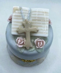 Ceramic round white jewelry trinket bob bible and cross - Picture 1 of 7