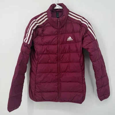 Chaqueta de plumón Adidas para mujer Lifestyle Essentials GH4597 rojo baya talla pequeña Foto 1 de 4