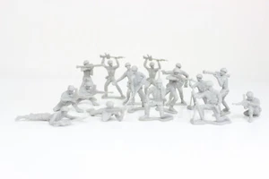 Lot of 16 Vintage Light Grey Army Toy Soldiers - 2.5" tall - Picture 1 of 8