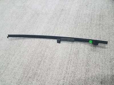 Nissan Versa 2010 puerta trasera derecha cristal guía pista OEM Foto 1 de 2