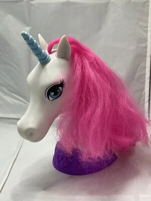 Barbie Dreamtopia Cabeza de Estilo Unicornio con Pelo Rosa y Cuerno Azul Foto 1 de 4