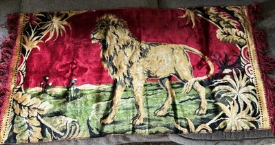 Vintage Lion Tapestry Decor Red Tassels Regal Elegant Royal Decor Table Top Wall Foto 1 de 4