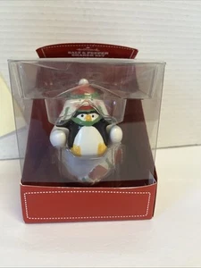 Hallmark Keramik Schneemann hält Pinguin Porzellan Salz & Pfefferstreuer Set Neu - Bild 1 von 3