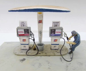 M.M.B 048 / DIORAMA / KIT RESINE / MAXENCE A SON POSTE A ESSENCE 1 1/43 - Picture 1 of 2