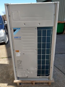 Bomba de calor VRV Daikin REYQ10U7Y1B 2019-21 3 tubos unidad exterior REYQ10U NUEVO sin usar - Imagen 1 de 5