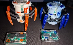 Hexbug Battle Spider Roboter mit Fernbedienungen. Orange/Blau + NEUE BATTERIEN - Bild 1 von 4