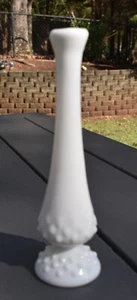 Vintage Fenton White Milk Glass Hobnail Swung BUD Vase - Picture 1 of 4