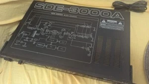 Roland SDE-3000A Digital Delay Echo Effect Processor - Picture 1 of 7