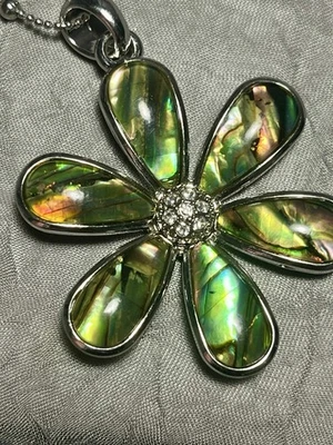 NEW Lia Sophia Abalone Shell Flower Pendant W/ Chain & 3 Extra Pendants - Image 1 of 4