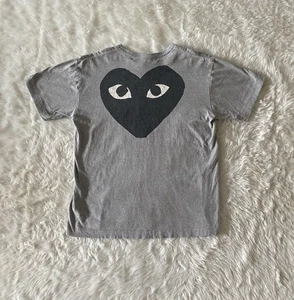 Camiseta Comme des Garcons Play Para Hombre XL Gris Camiseta Logo Grande Hecha en Japón - Imagen 1 de 6