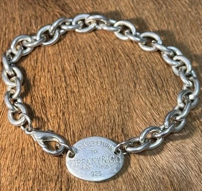 Tiffany & Co. Return to Tiffany Oval Authentic Silver Bracket 9 Inch Silver 925 - Image 1 of 4