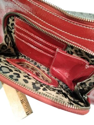 Cartera de mano de hombro roja Perlina NewYork interior de leopardo herrajes en tono dorado Foto 1 de 4