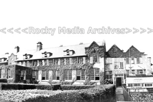 yyd-5 Holmwood School, Formby, Lancashire. Photo - Picture 1 of 1