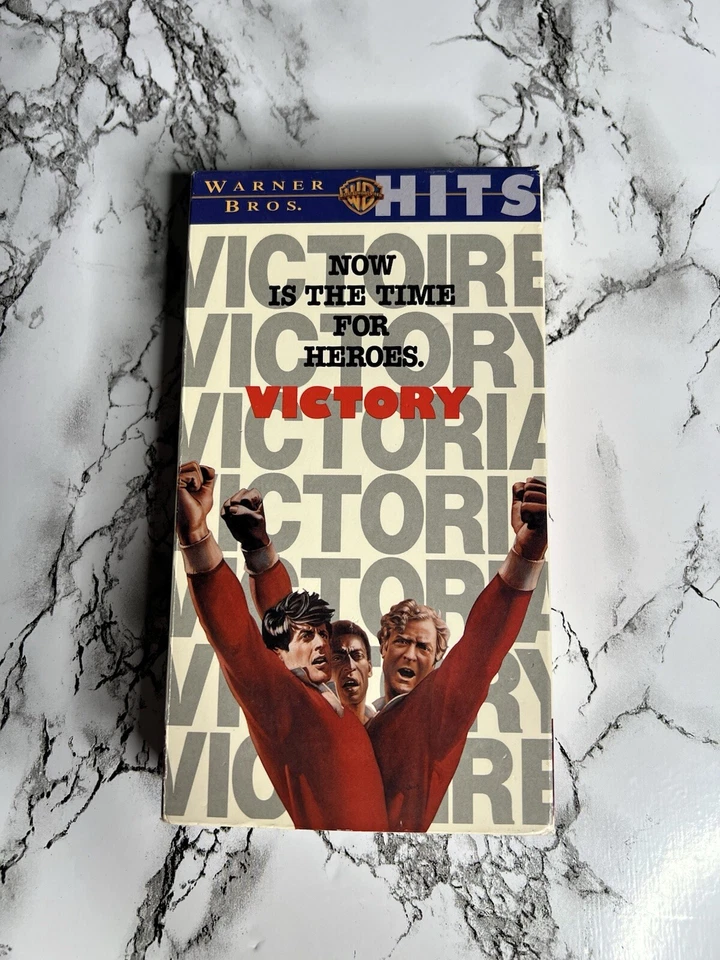 Victory Sylvester Stallone Pele Michael Caine John Huston 1981 VHS Tape Slipcove Foto 1 de 3