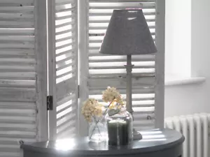 ANTIGUA BASE DE LÁMPARA DE MADERA GRIS DE COLECCIÓN Y PANTALLA DE LINO GRIS MESA/DECORACIÓN DE CABECERA - Imagen 1 de 5