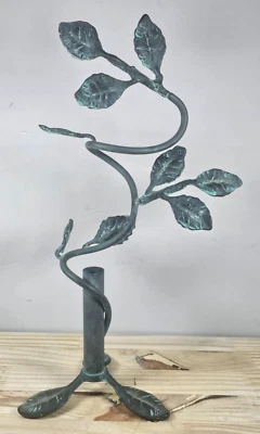 Jarrón vintage de 12" de metal Verdigris Foto 1 de 4