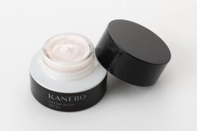 ¡Nuevo! Crema facial hidratante diurna imprimación de maquillaje KANEBO CREAM IN DAY SPF20 40 g Foto 1 de 2