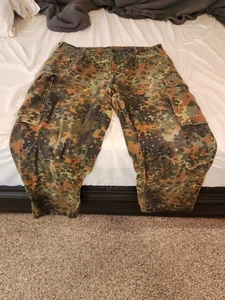 Pantalones de campo alemanes Flecktarn camuflados Köhler GmbH talla 10 (XL / 38x30) — costura dividida - Imagen 1 de 11