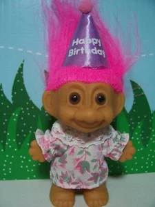 Raro FELIZ CUMPLEAÑOS NIÑA - 3" Muñeca Russ Troll - NUEVO EN ENVOLTORIO ORIGINAL - Imagen 1 de 7
