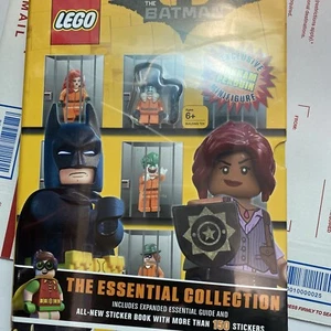 The Lego® Batman Movie : The Essential Collection (includes Minifigure Penguin) - Imagen 1 de 3