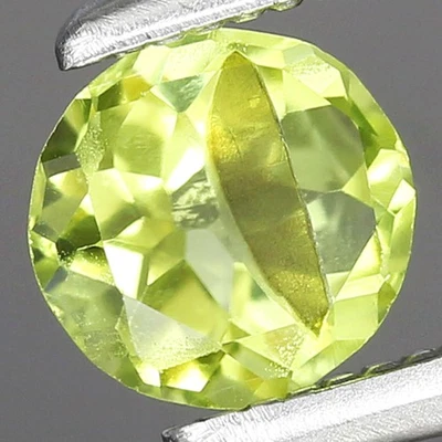 0.32ct t.w 4.7x4.6mm Round Natural Green Peridot Gemstone, Myanmar - Image 1 of 4