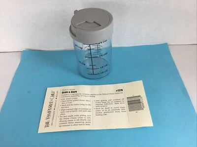 Recipiente de queijo ralado PAMPERED CHEF #1278 Save & Store  - Imagem 1 de 2