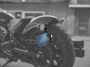 Indian Scout Bobber / Rogue soporte de matrícula de montaje lateral - stock genuino del Reino Unido - Imagen 1 de 6