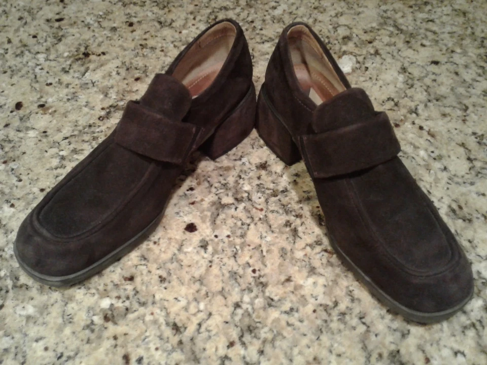 ECCO женщин коричневый скольжения на каблуках насосы замши размер 41 EUR/размер 10-10 1/2 туфли - Изображение 1 из 4