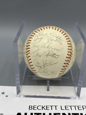 1974 Philadelphia Phillies Team Signed National League Ball Beckett LOA Schmidt - Image 1 of 4