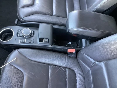 Consola central inferior delantera usada se adapta a: BMW I3 2015 piso sin carsharing delantera baja Foto 1 de 4