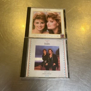 Lot Of 2 The Judds CD’s (love Can Build A Bridge ,heart Land ) - Picture 1 of 5