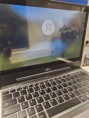 Fujitsu LIfebook T935 i7 5600U 2.6GHz TOUCH 14" 120GB SSD 8GB RAM Windows 10 - Image 1 of 4