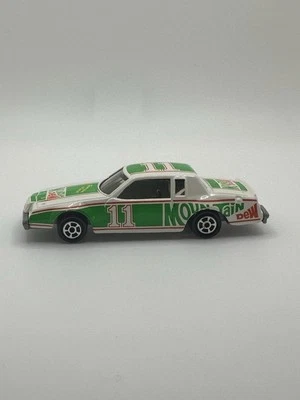 De colección 1980 ERTL NASCAR #11 Darrell Waltrip Mountain Dew Buick Regal Foto 1 de 4