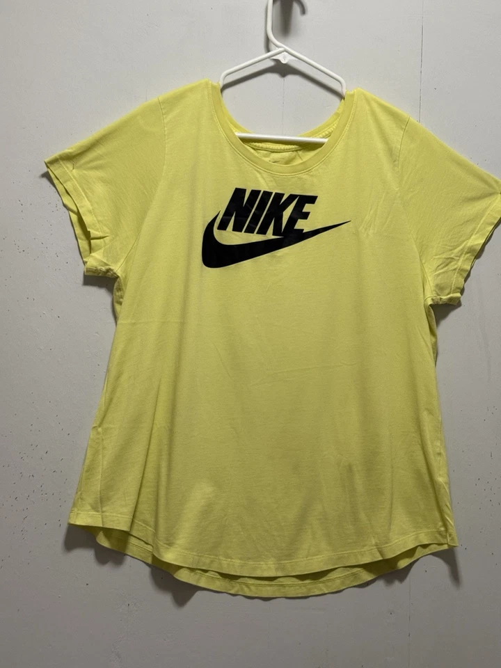 Camisa Nike manga corta amarilla y negra con logotipo gráfico para mujer talla 1X algodón Foto 1 de 4