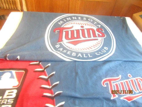 Minnesota Twins MLB Insiders Club Licensed Baseball Plush Blanket Throw 42X60 (H Cover