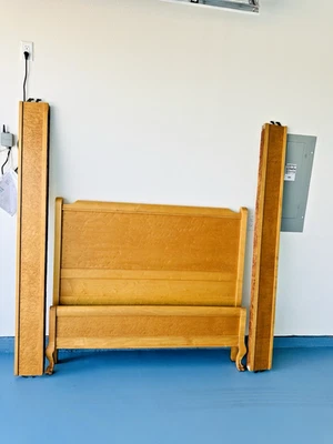 Linda Armação de Cama de Casal Completa Art Deco Karpen Vintage Meio Século com Cadeira - Imagem 1 de 4