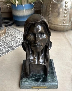 Frederic Remington Bronzo Guerriero Nativo Americano "Il Selvaggio" Vintage - Foto 1 di 9
