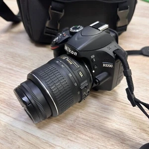 Nikon D3200 Digital Camera W/bag - Picture 1 of 7