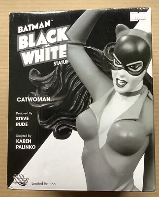 BATMAN BLACK & WHITE: CATWOMAN STATUE (2010) Diamond Select; Steve Rude; NM - Image 1 of 4