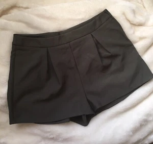 Charlotte Russe Green Trouser Shorts Size M - Picture 1 of 8