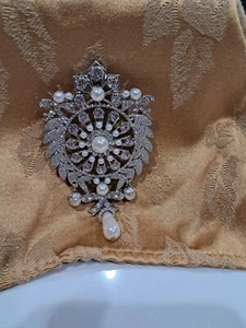 Impresionante broche Starburst de perlas de imitación y diamantes de imitación ~ Usado en excelente estado ~ 3,5" - Imagen 1 de 7